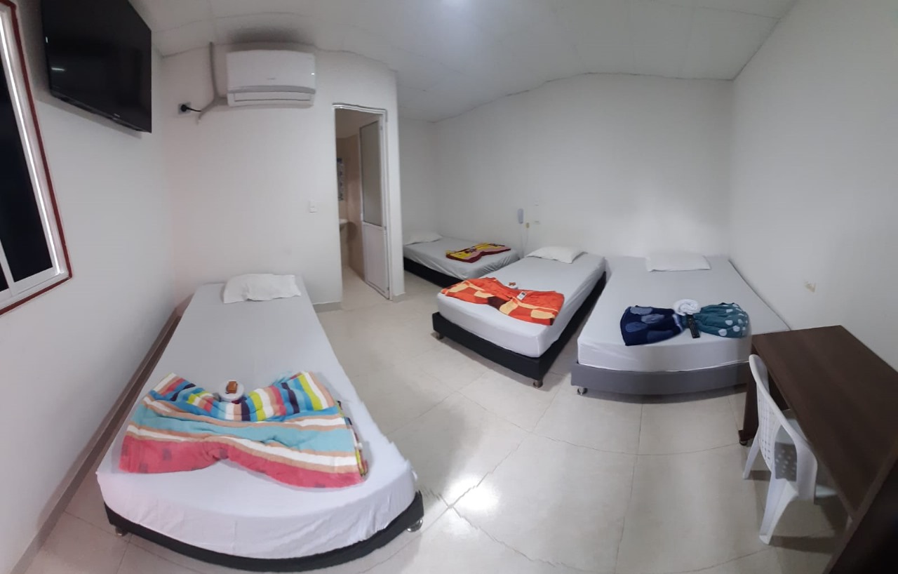 Habitación multiple para 5 personas con Aire acondicionado, TV, WiFi